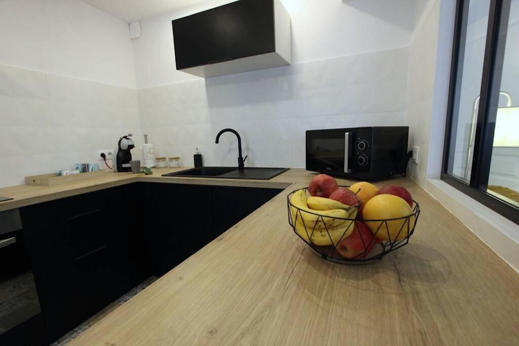 Appartement Centre De Valenciennes Entierement Equipe 64M2 Buitenkant foto